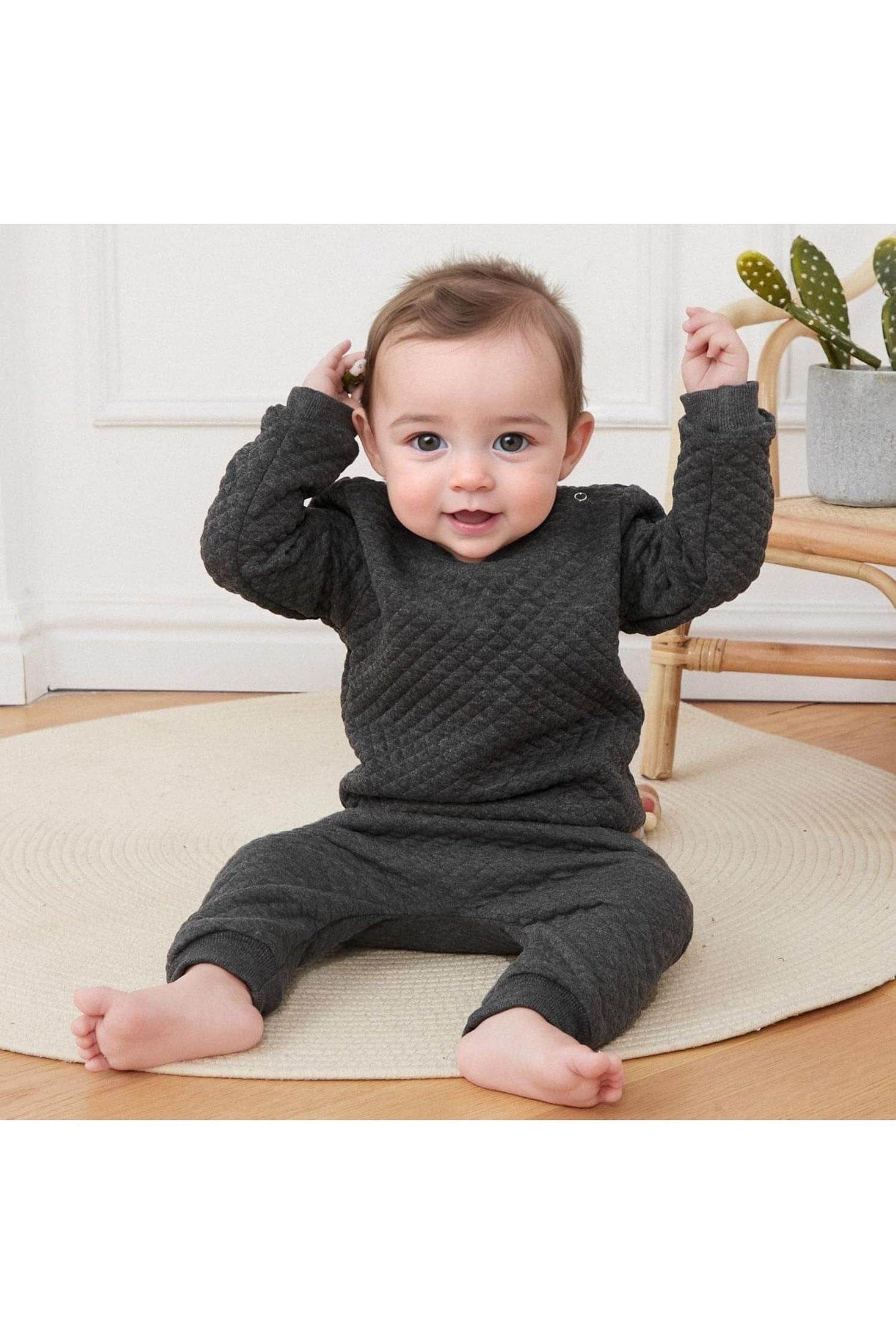 Newborn Baby Boy & Girl Clothes – Diamond Lattice Long Sleeve Pullover & Pant Set (2-Piece Winter Outfit) - Giggles And Grab