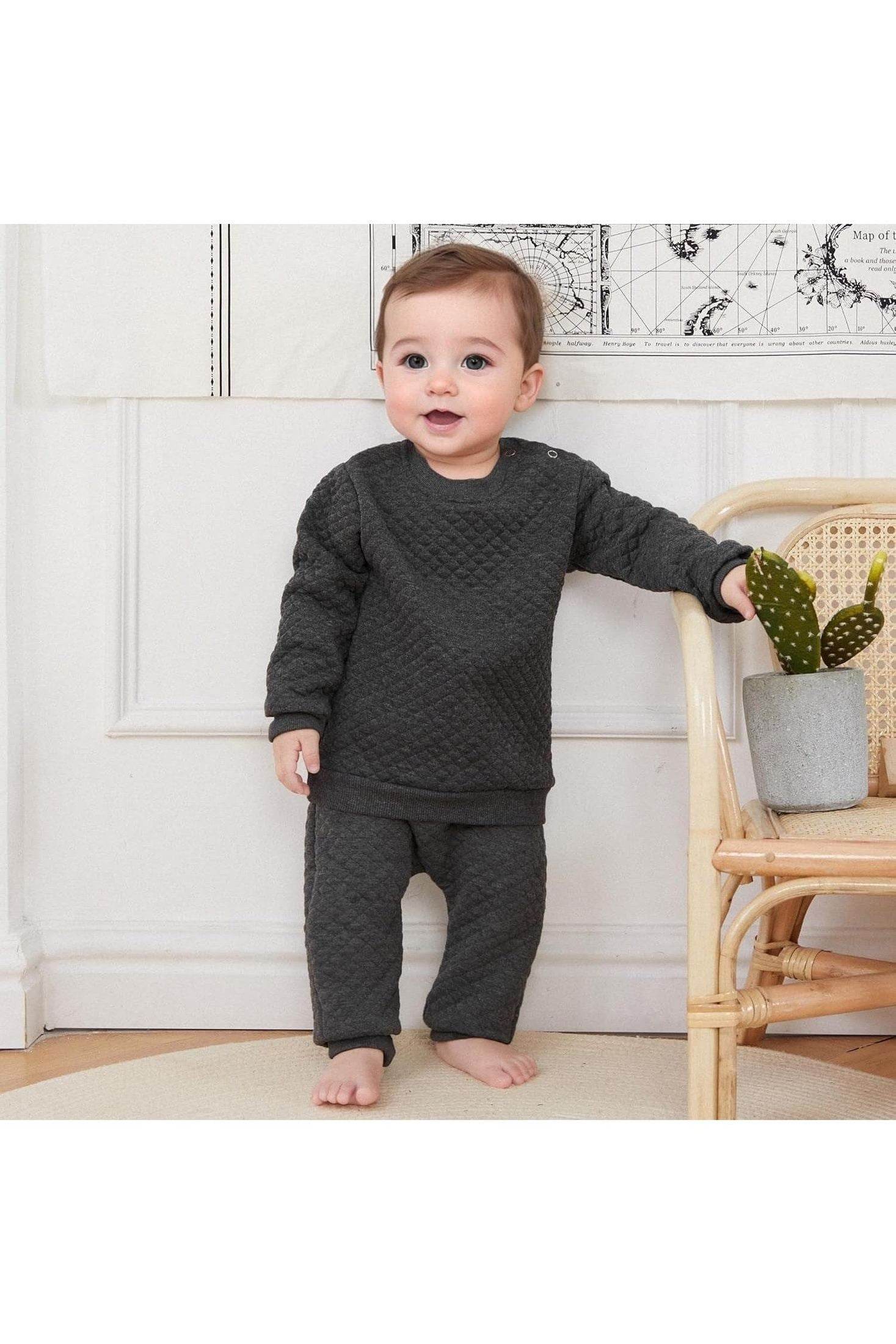 Newborn Baby Boy & Girl Clothes – Diamond Lattice Long Sleeve Pullover & Pant Set (2-Piece Winter Outfit) - Giggles And Grab