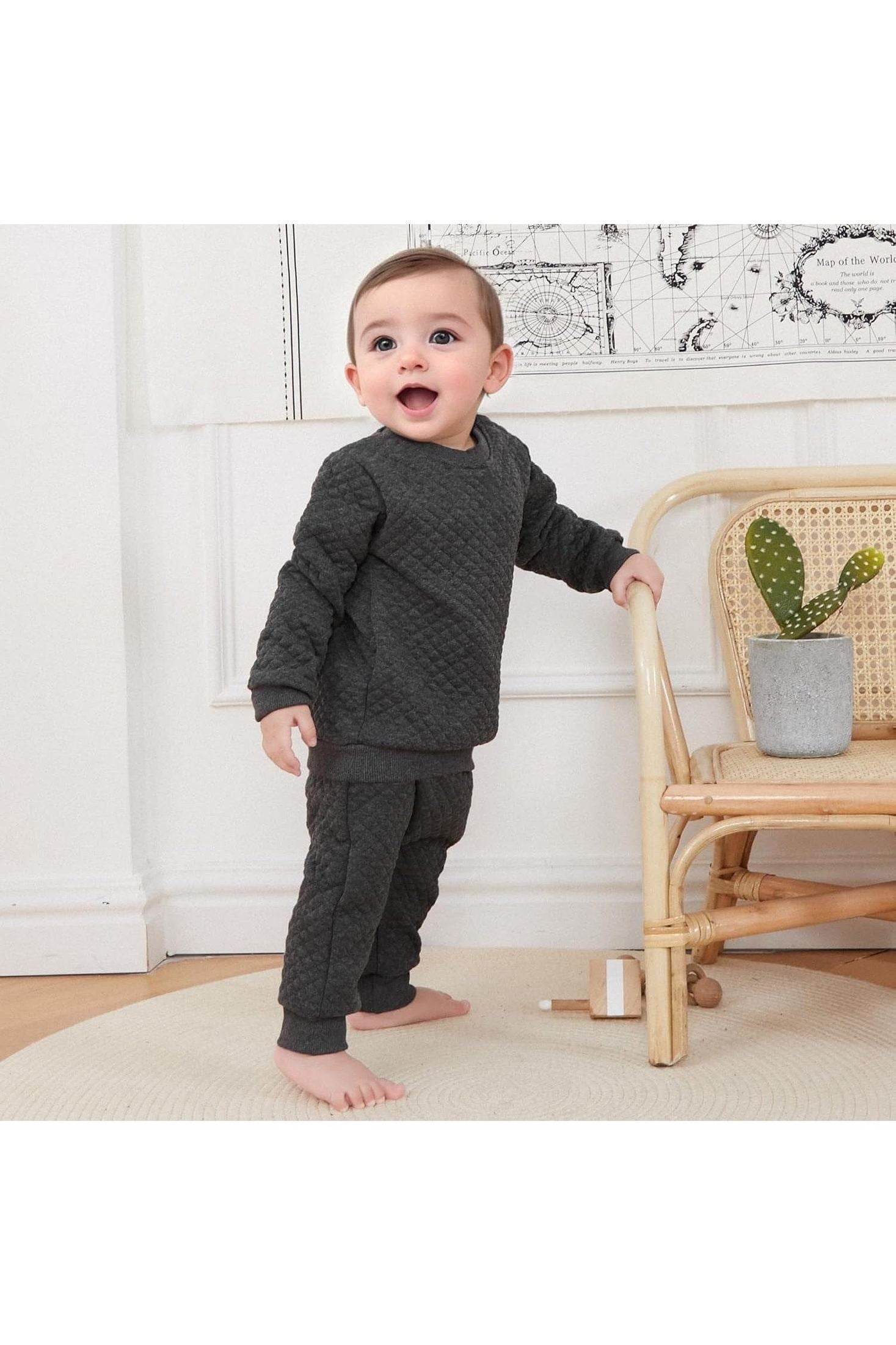 Newborn Baby Boy & Girl Clothes – Diamond Lattice Long Sleeve Pullover & Pant Set (2-Piece Winter Outfit) - Giggles And Grab